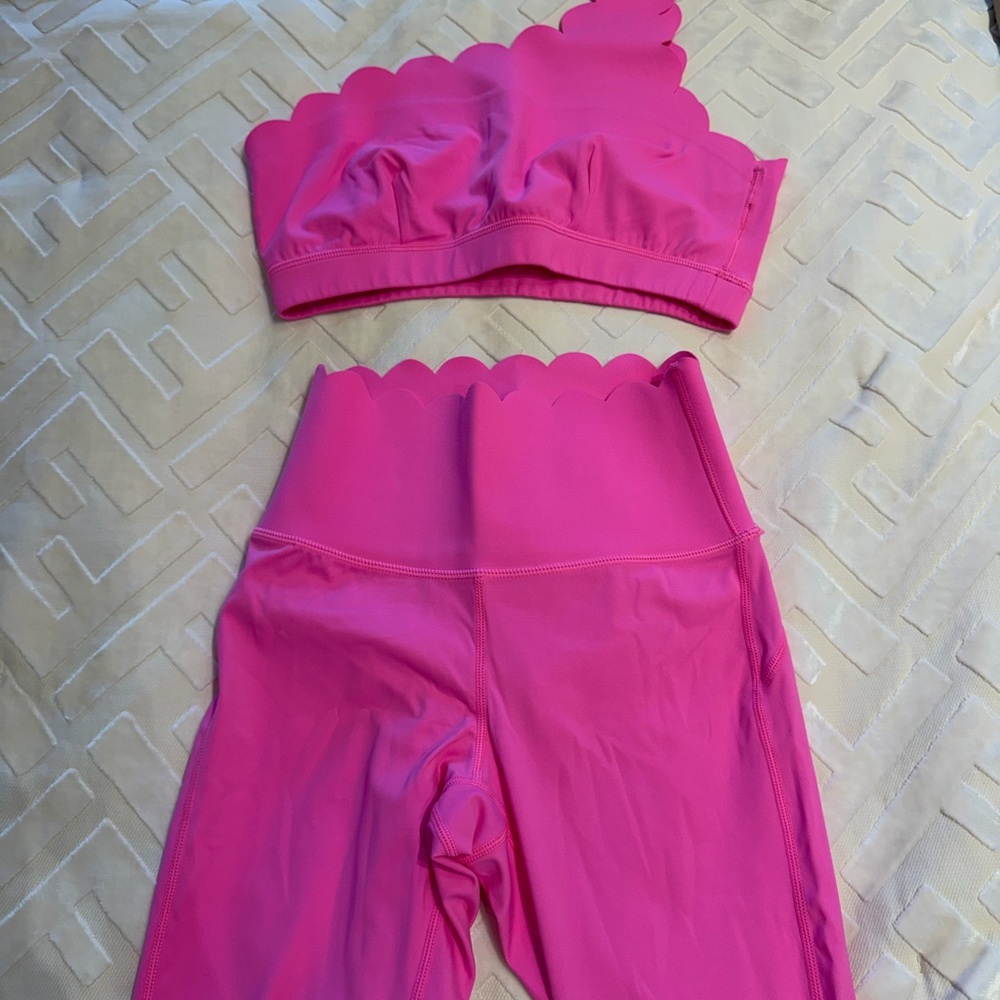 Scalloped Edge Hot Pink Active Set - Crop Top & High-Waist Leggings